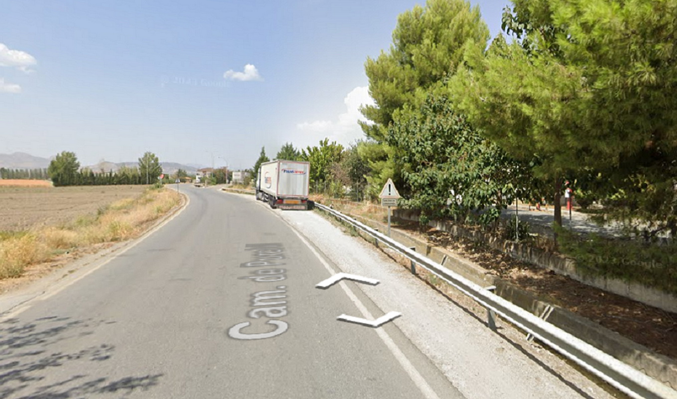 Cuatro heridos, entre ellos un menor de 12 aos, tras la colisin frontal de dos vehculos en Granada